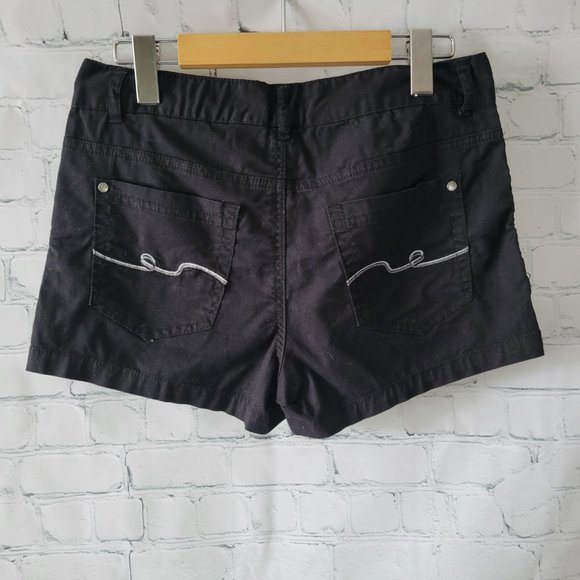 Black mini shorts - Picture 2 of 4
